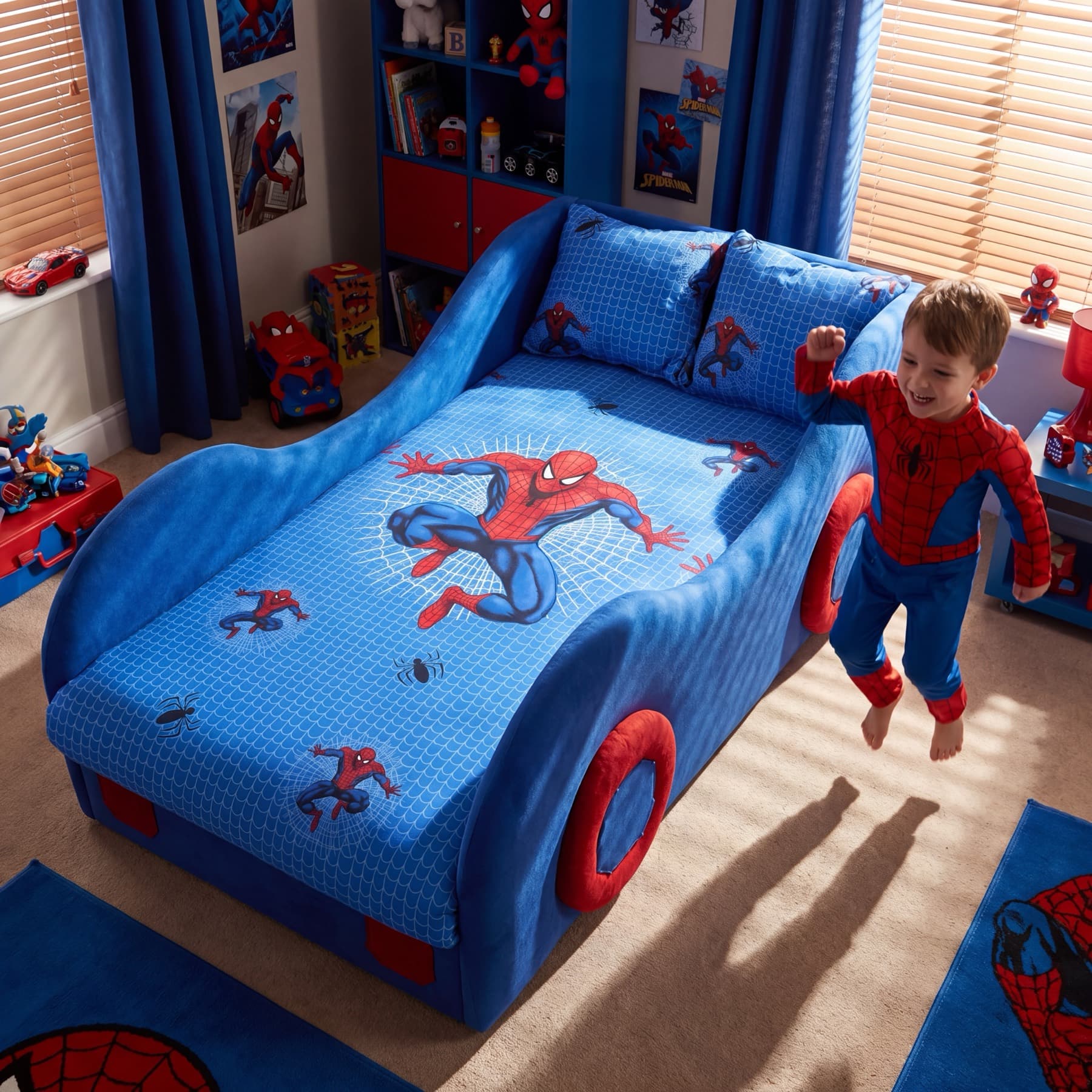 Auto krevet Spiderman u dečijoj sobi