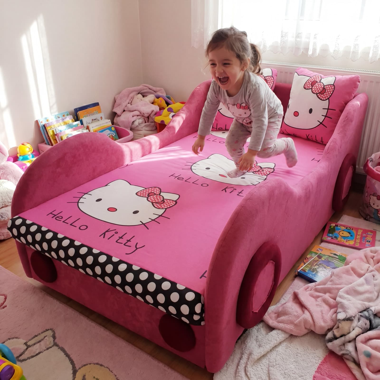 Dečji krevet Roze Hello Kitty Krupni u dečjoj sobi